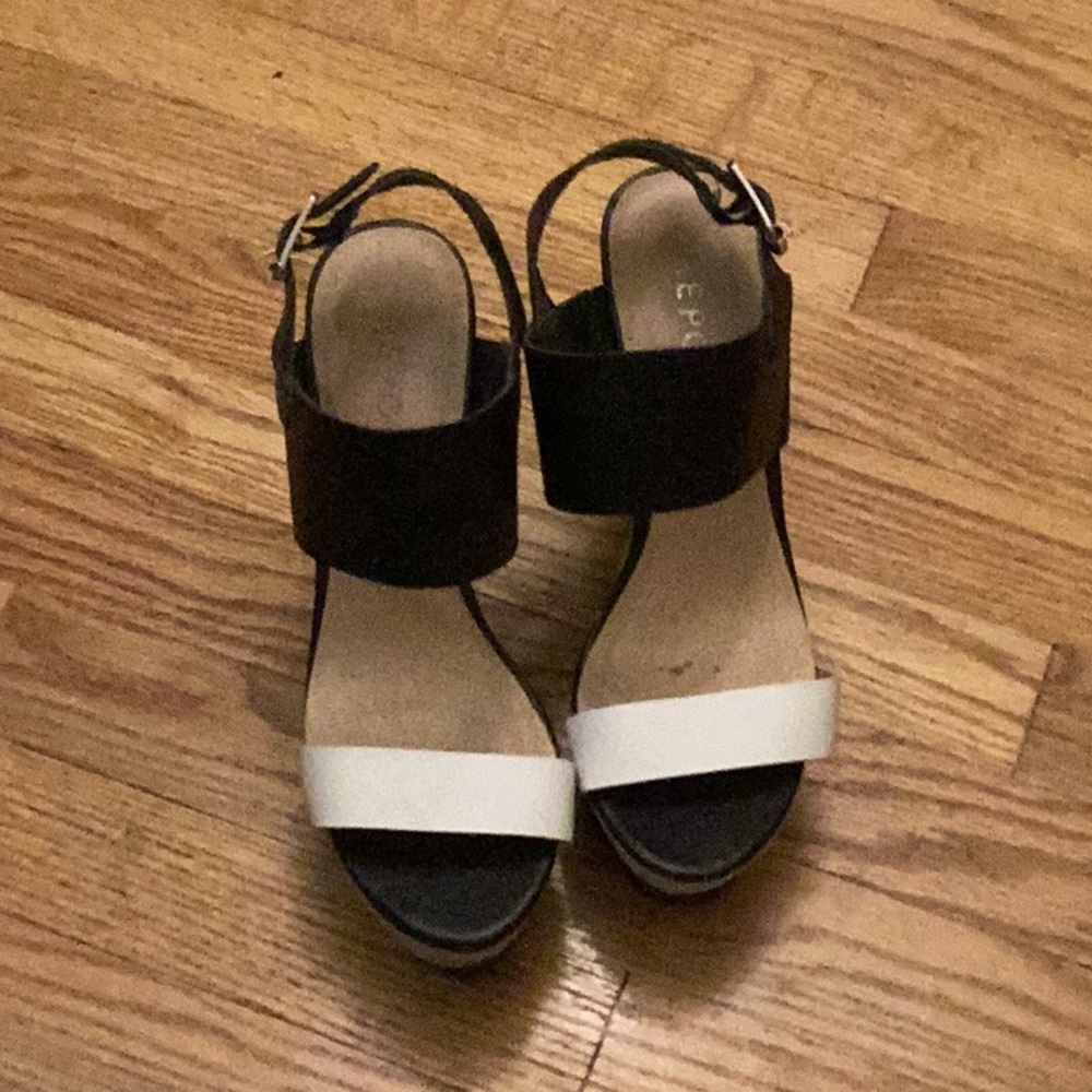 Report Nessa Black and White Women's Wedges  Size 7.5 GUC